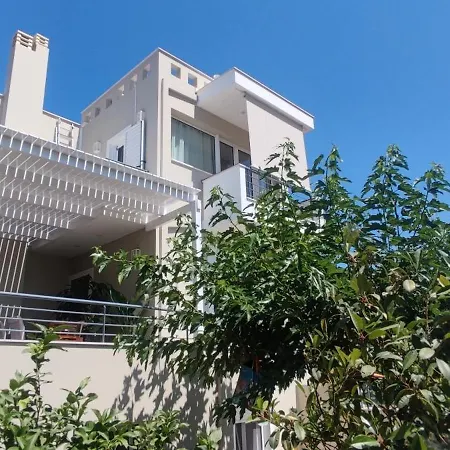 The Bright House A Two-Storey Maisonette In Loutraki Exterior photo