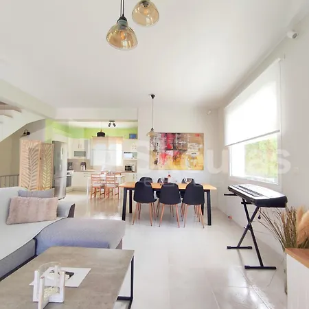 The Bright House A Two-Storey Maisonette In Loutraki Exterior photo