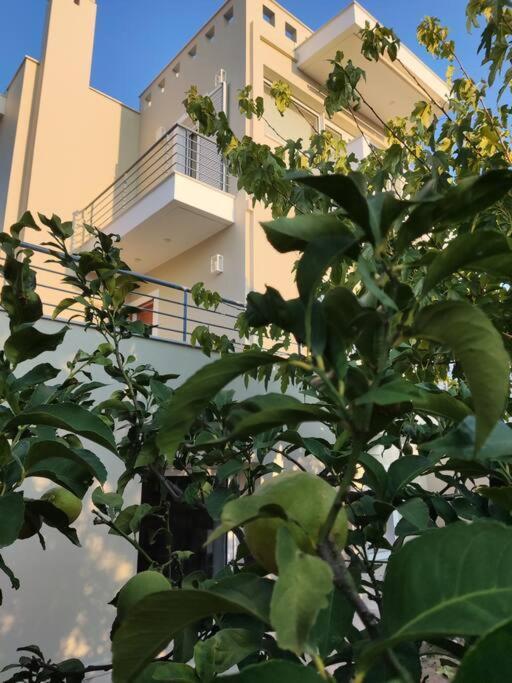 The Bright House A Two-storey Maisonette In Loutraki (Corinthia)