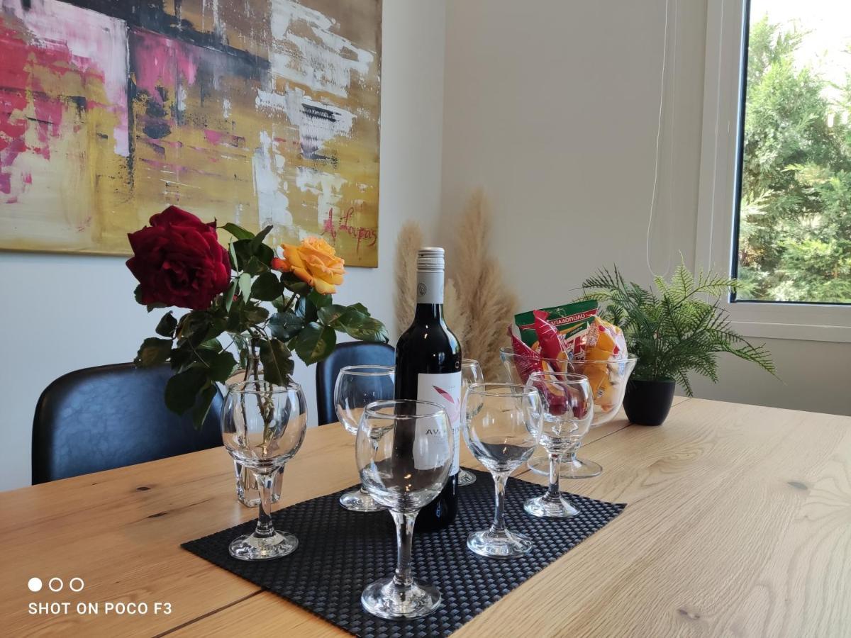 The Bright House A Two-storey Maisonette In * Loutraki (Corinthia)