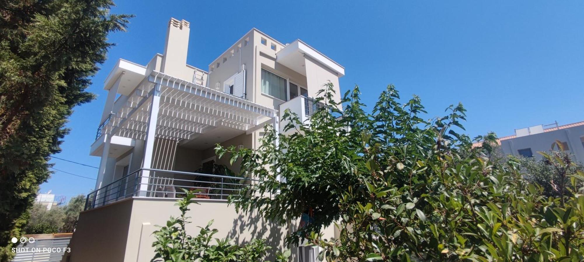 The Bright House A Two-storey Maisonette In Villa *
