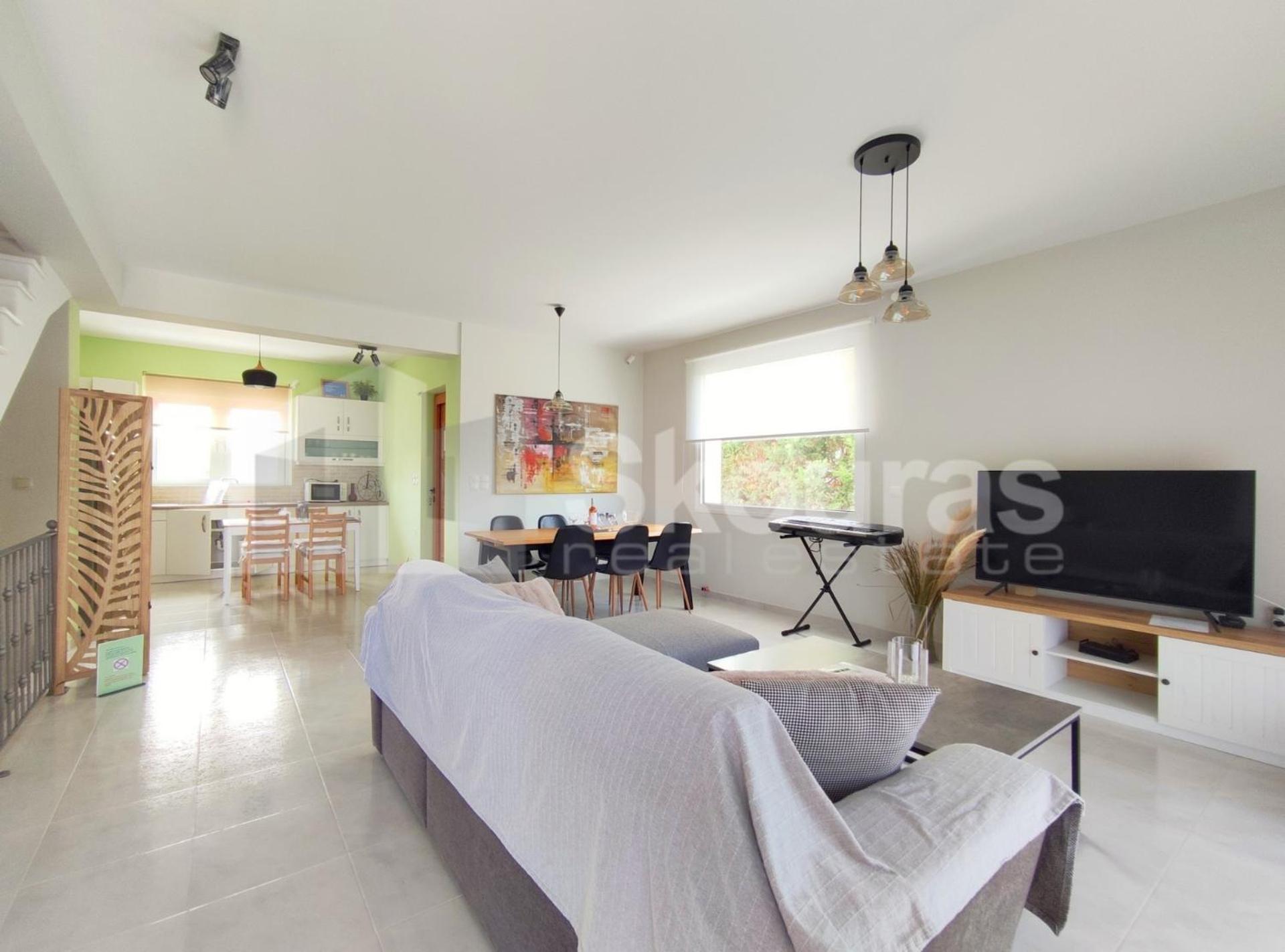 The Bright House A Two-storey Maisonette In * Loutraki (Corinthia)